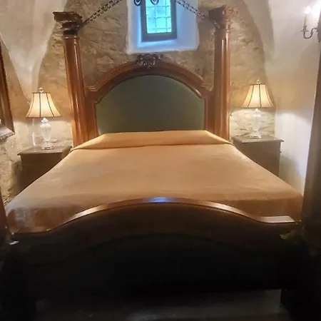 Burg Hermannstein - Kings Bed & Breakfast *